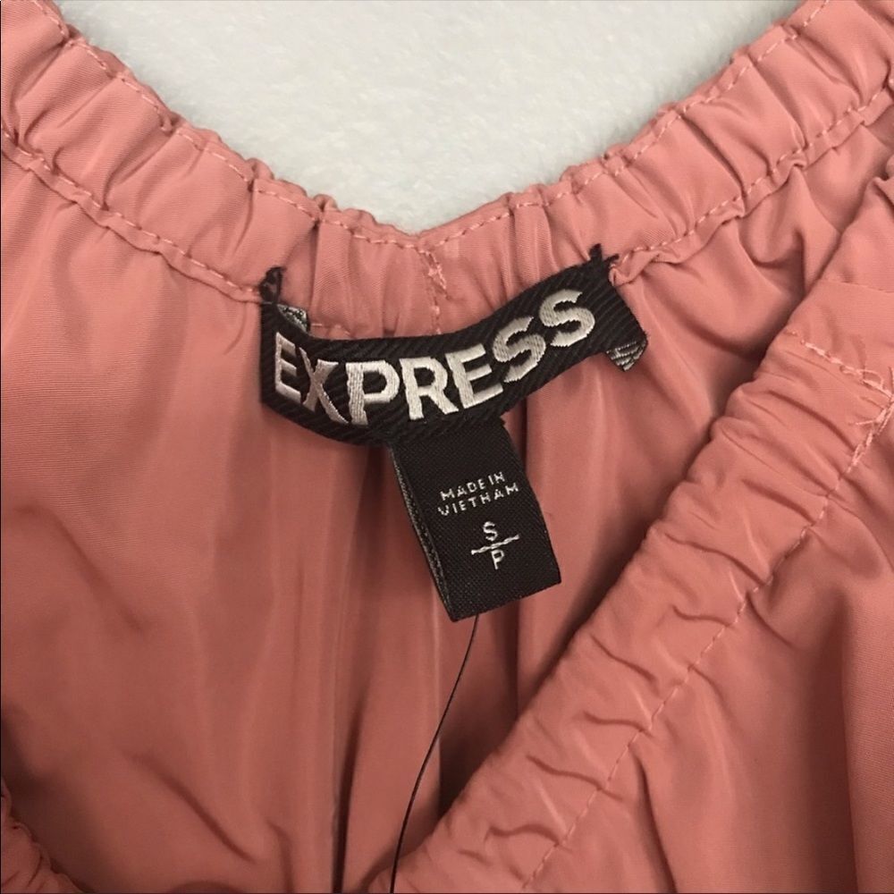 ✨ Express Peach Ruffle V Neck Top✨ - Picture 5 of 5